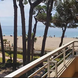 https://apartamento-a-1-linea-de-mar-vilafortuny.catalonia-hotels.com